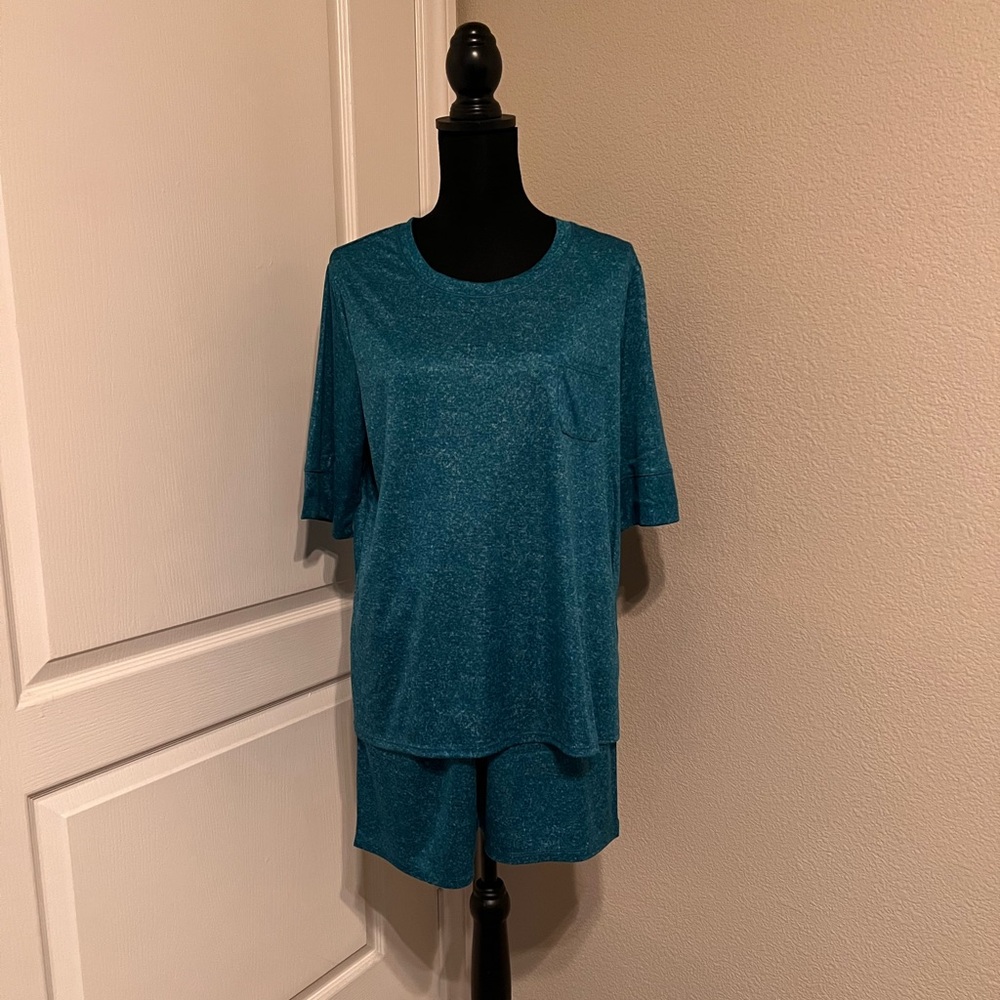 NWOT-Cuddl Duds pajamas/top & bottom. Size L